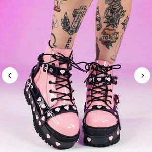 YRU slayr pink/black boots size 8